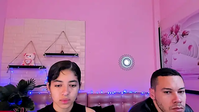 Aronandmoli69 online show from May 4, 2026, 12:08 pm