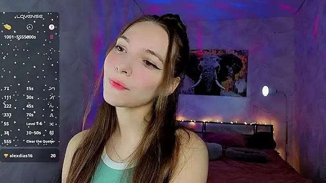 Snapshot of AuraLune__ chatting on July 22, 2026, 5:37 pm AuraLune online show from July 22, 2026, 5:37 pm