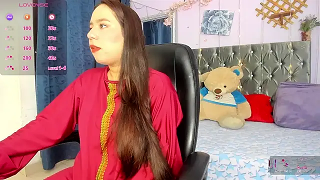 AlanaSaadi  online show from April 18, 2026, 12:40 pm