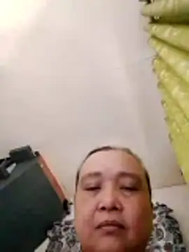 jeanyummytits online show from June 10, 2026, 12:45 am