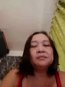 jeanyummytits online show from June 17, 2026, 12:43 am