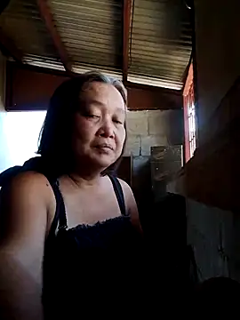 jeanyummytits online show from May 15, 2026, 4:10 am