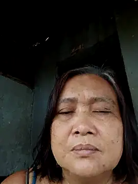 jeanyummytits online show from May 3, 2026, 4:06 am