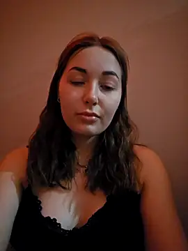 Doris2222 online show from April 21, 2026, 7:53 pm