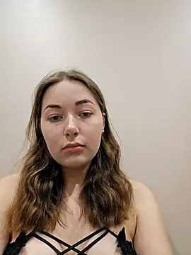 Doris2222 online show from April 23, 2026, 7:26 pm