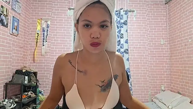 KristineDantes online show from May 2, 2026, 2:33 pm
