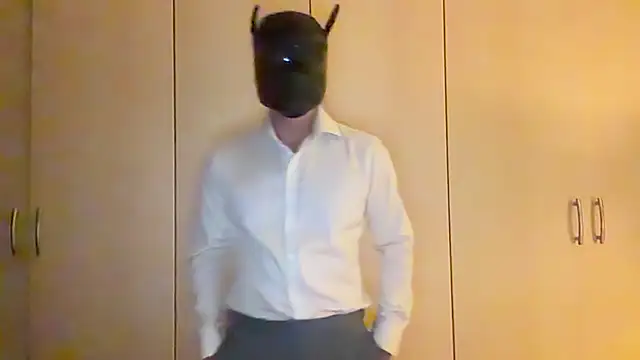 Snapshot of EastHunter chatting on April 14, 2026, 1:38 pm EastHunter online show from April 14, 2026, 1:38 pm