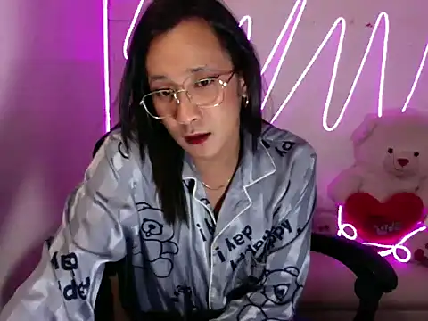 Snapshot of Holley_Molley chatting on April 12, 2026, 5:05 pm Holley Molley online show from April 12, 2026, 5:05 pm