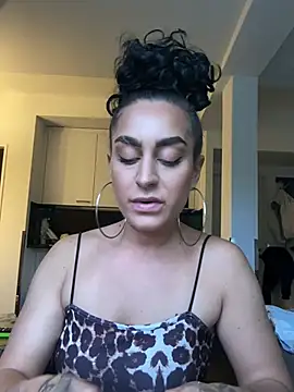 CurlyRouge online show from June 9, 2026, 5:47 pm