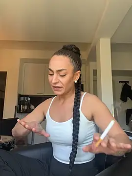 CurlyRouge online show from April 24, 2026, 12:40 pm