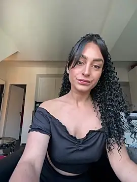 CurlyRouge online show from May 20, 2026, 2:25 pm
