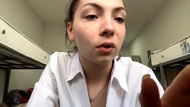 Snapshot of SharieLangan chatting on April 15, 2026, 4:00 pm SharieLangan online show from April 15, 2026, 4:00 pm