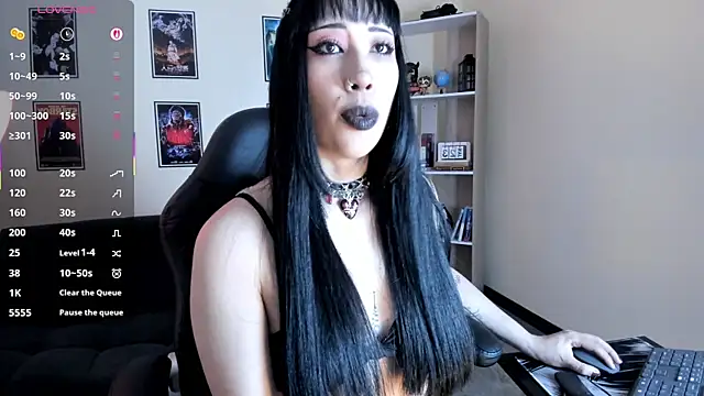 Ravenelle  online show from June 7, 2026, 7:08 pm