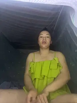 daisy-yeu online show from April 14, 2026, 2:44 pm