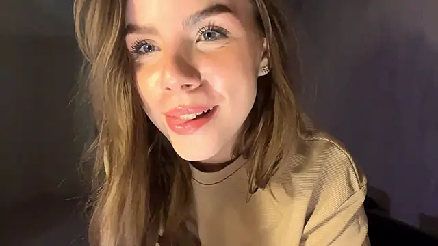 LeishaRocher online show from April 18, 2026, 7:58 pm