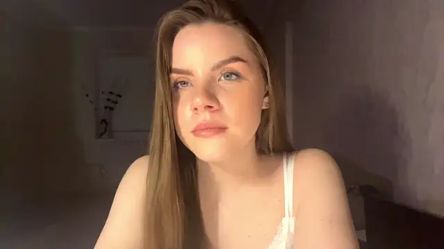 LeishaRocher online show from April 19, 2026, 6:10 pm