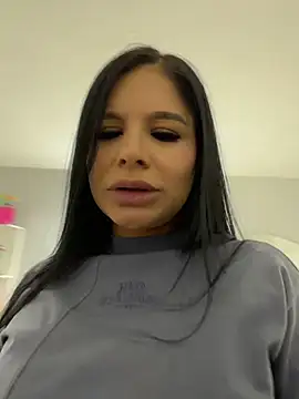 Elara Luxe online show from May 31, 2026, 8:09 pm