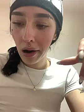 NickieCute- online show from April 15, 2026, 7:29 pm