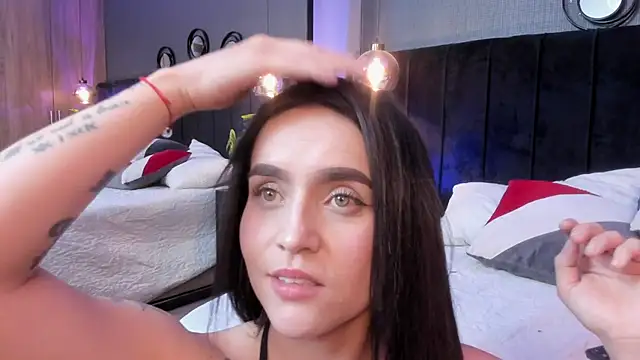 sarah parker  online show from April 17, 2026, 8:11 pm