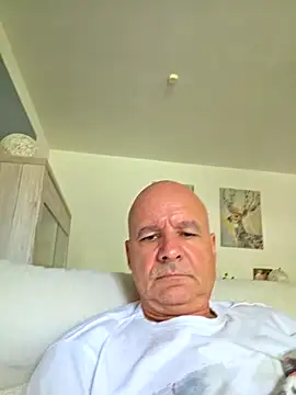 mannohmann5 online show from June 18, 2026, 3:28 pm