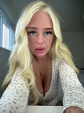 Vanillaheavennn online show from April 15, 2026, 6:45 pm