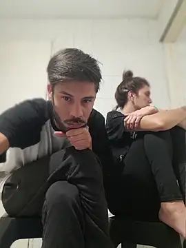 catsqueens online show from April 15, 2026, 4:07 am