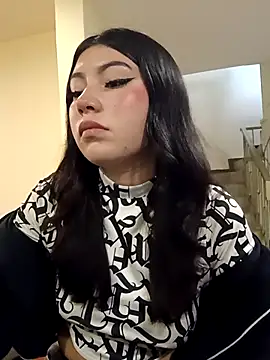 Emiily  Evans online show from April 21, 2026, 3:18 pm