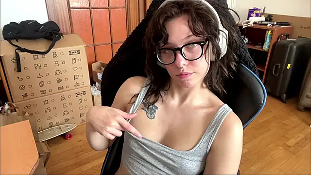 PillowPeachX online show from May 29, 2026, 9:48 am