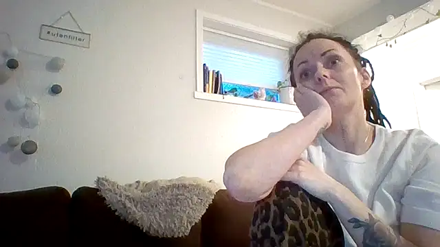 shyhornymommy online show from July 11, 2026, 9:48 pm