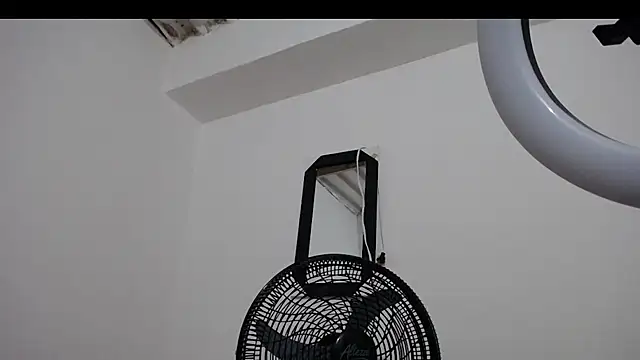 lasmi2396 online show from April 22, 2026, 3:02 am