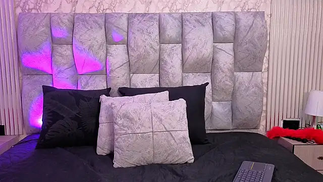 Thaliavegas online show from April 15, 2026, 8:53 pm