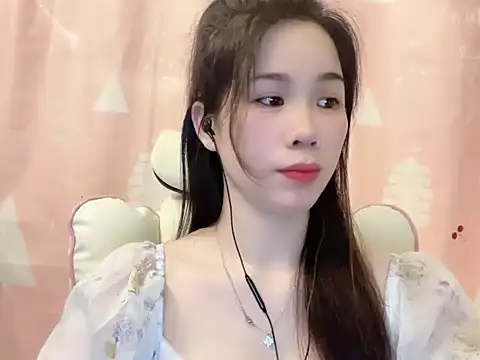 Snapshot of Luna3579 chatting on May 6, 2026, 7:23 am Luna3579 online show from May 6, 2026, 7:23 am