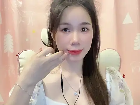 Snapshot of Luna3579 chatting on May 5, 2026, 5:05 pm Luna3579 online show from May 5, 2026, 5:05 pm