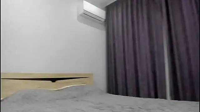 CandybbYY online show from April 21, 2026, 9:27 am