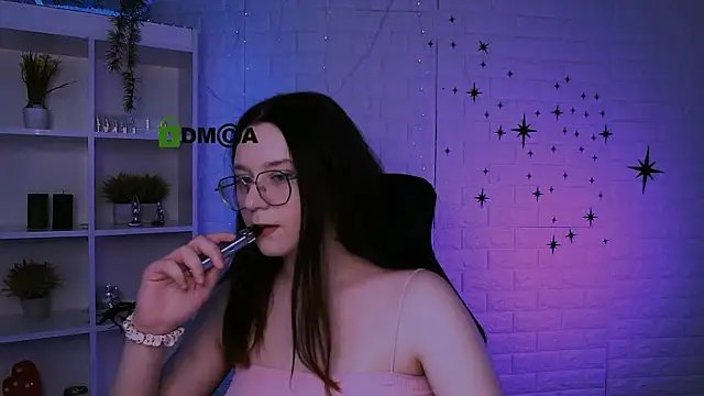 Snapshot of nymira chatting on June 17, 2026, 7:13 pm nymira online show from June 17, 2026, 7:13 pm