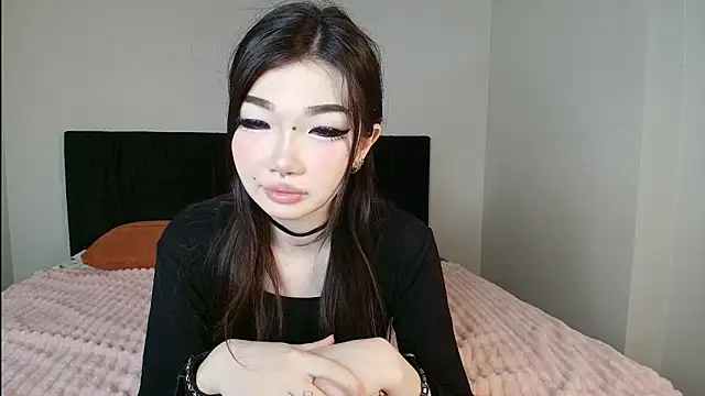 kum1k0 online show from April 16, 2026, 5:19 am