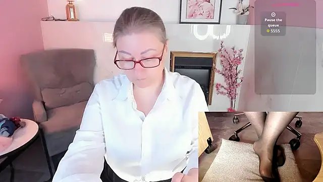 Alexandra Kind online show from July 17, 2026, 8:50 pm