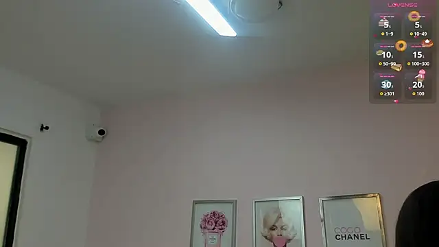 KimberlyBoonee online show from June 15, 2026, 7:35 pm