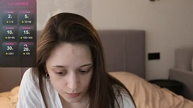 ellyellow online show from April 18, 2026, 8:38 am