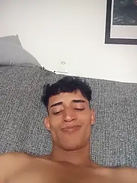 Snapshot of LatinBoy10 chatting on April 14, 2026, 8:25 pm LatinBoy10 online show from April 14, 2026, 8:25 pm