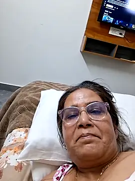 Shalini3456 online show from May 17, 2026, 2:28 pm