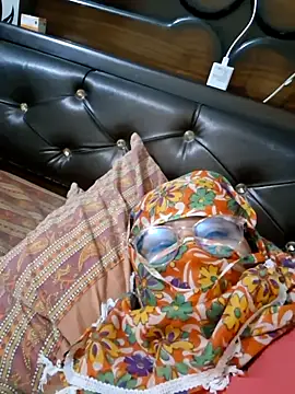 Shalini3456 online show from April 19, 2026, 10:05 am