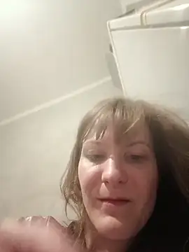 Snapshot of AnnieNet chatting on May 19, 2026, 8:27 pm AnnieNet online show from May 19, 2026, 8:27 pm
