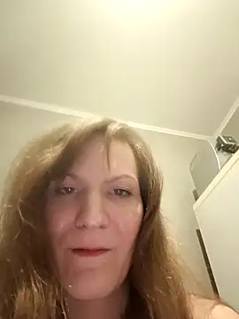 Snapshot of AnnieNet chatting on May 4, 2026, 8:44 pm AnnieNet online show from May 4, 2026, 8:44 pm