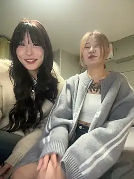 Snapshot of Xiaoyu0012 chatting on April 15, 2026, 2:43 pm Xiaoyu0012 online show from April 15, 2026, 2:43 pm