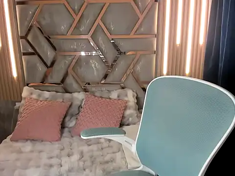 alahia2026 online show from April 16, 2026, 6:41 pm