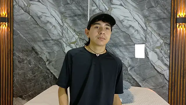NoahWalker   online show from May 6, 2026, 11:03 am