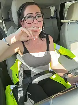 Its Lush Lily online show from April 22, 2026, 2:35 pm