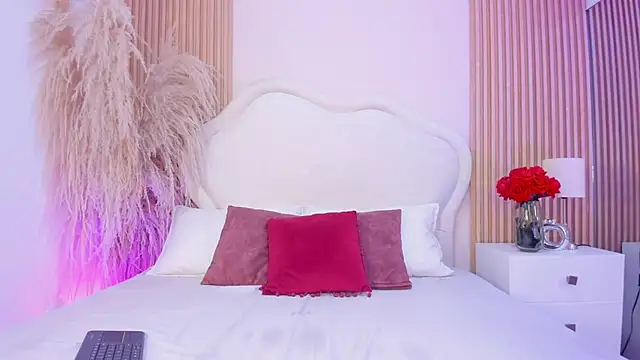 Luna vans online show from April 20, 2026, 8:32 pm