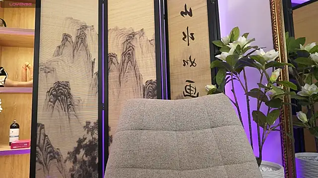Snapshot of AlinaBennet_ chatting on July 21, 2026, 11:44 am AlinaBennet online show from July 21, 2026, 11:44 am